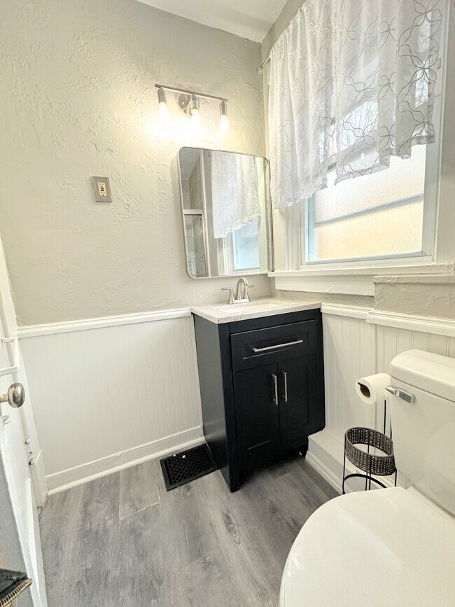 Building Photo - 2805 Louisiana Ave