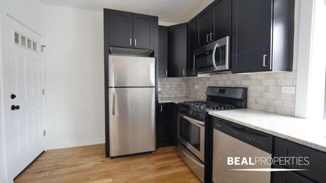 Building Photo - 1 bedroom in CHICAGO IL 60625