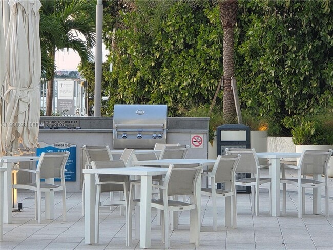 Building Photo - 1000 West Ave