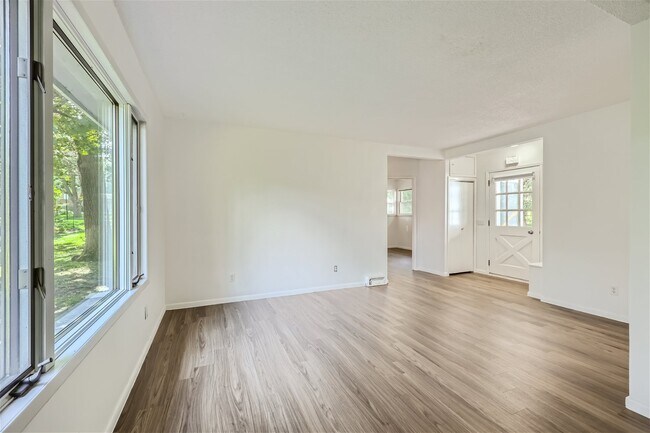 Building Photo - 4001 Tonkawood Rd