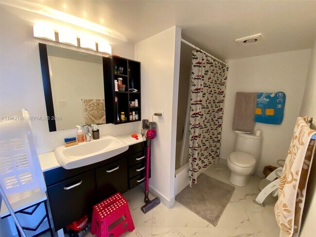 Building Photo - 210 174th St