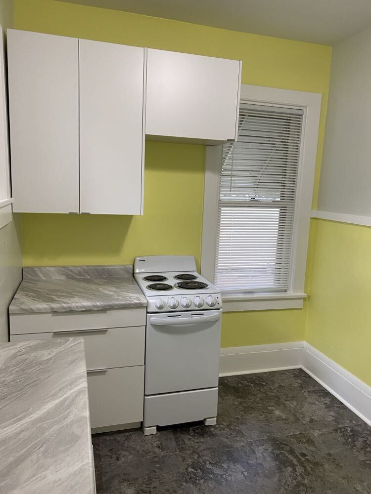 Kitchen - 215 Maple St