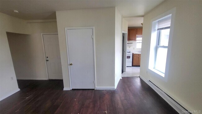 Building Photo - 67 Academy St