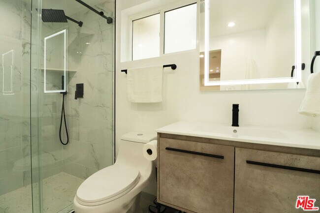 Building Photo - 9042 Phyllis Ave