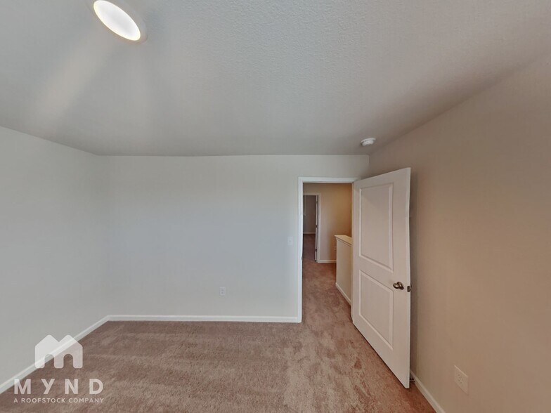 Building Photo - 126 Lightning Dr