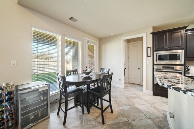 Building Photo - 2523 Crossvine Dr