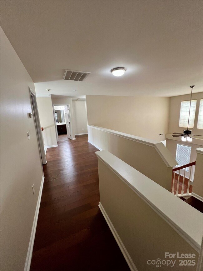 Building Photo - 7001 Mountain Top Ct