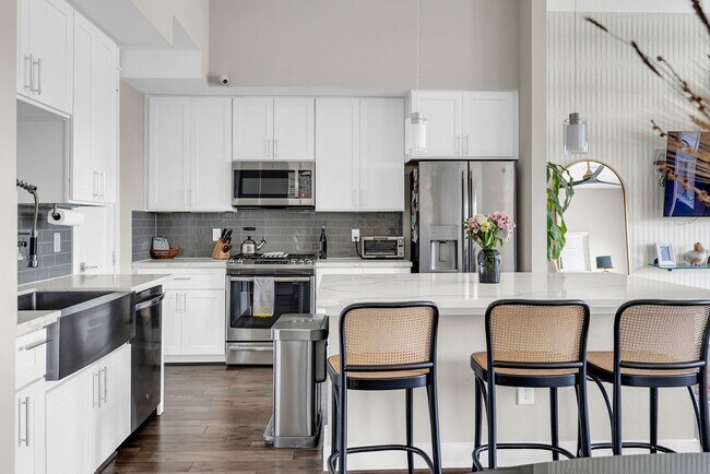 Building Photo - 806 Thornton Rd