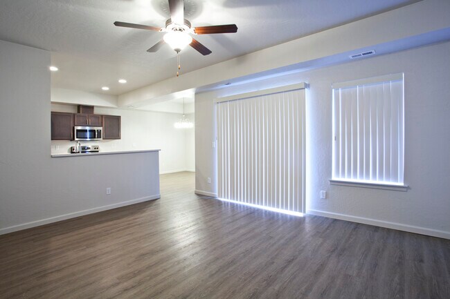 Building Photo - 3027 N Sherwood Dr