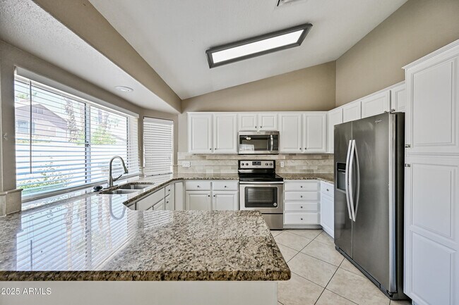Building Photo - 3830 E Tanglewood Dr