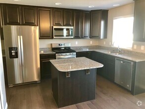 Building Photo - Beautiful 3 Bed, 2.5 Bath House in Windsor!