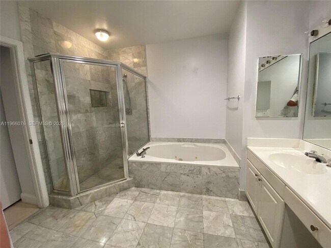 Building Photo - 3640 Yacht Club Dr