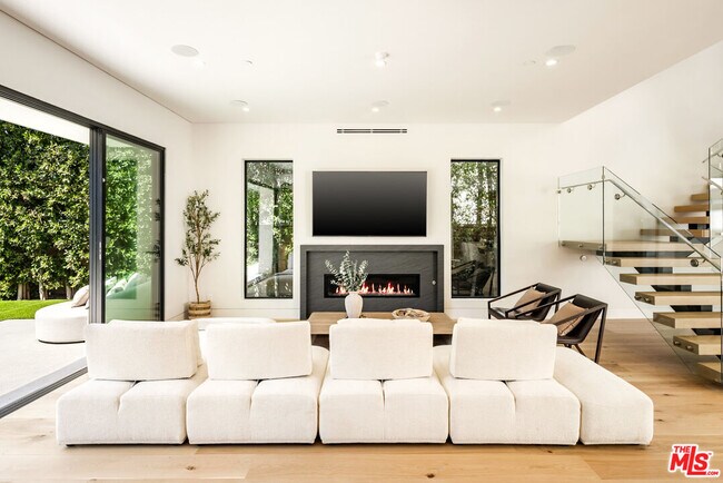 Building Photo - 14822 Hesby St