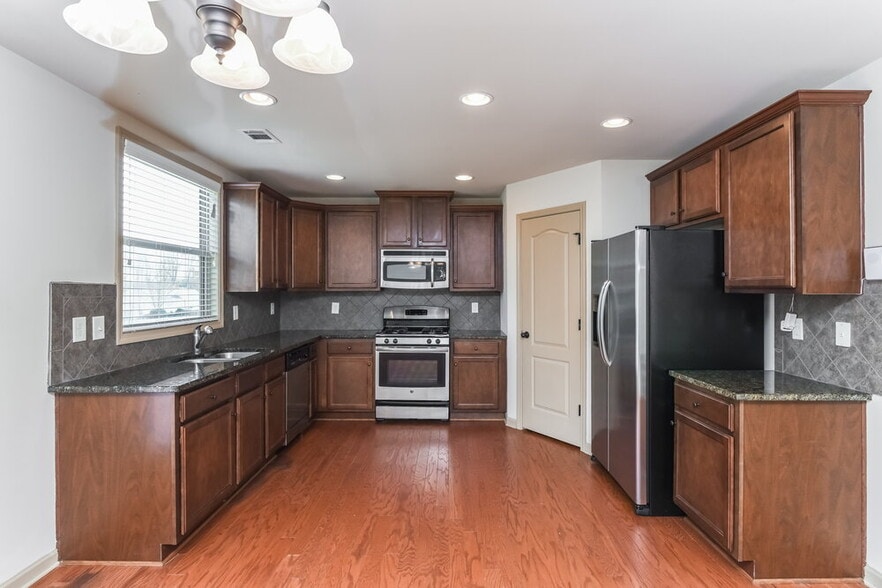 Building Photo - 3258 Sag Harbor Ct NE