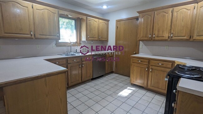 Building Photo - Beautiful and Spacious 3 Bedroom House!