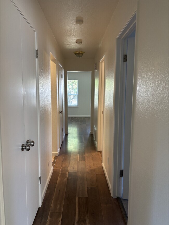 Building Photo - Modesto 3 Bedroom, 2 Bath Solar-Powered Home in the Sonoma School District