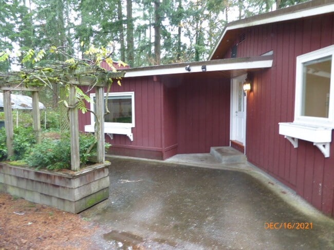Building Photo - Beautiful 3 Bed 1 Bath Single Family House...