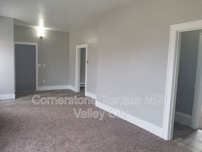 Building Photo - 205 3rd Ave SE