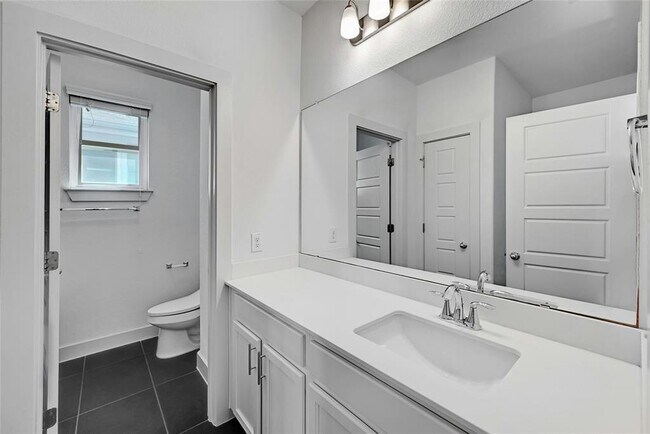 Building Photo - 2308 Hermia St