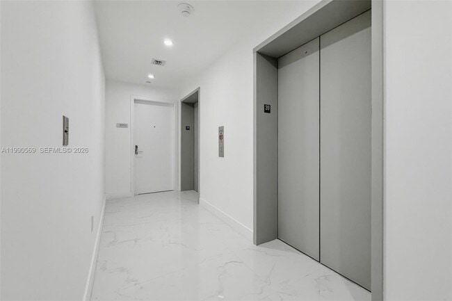 Building Photo - 711 NE 23rd Terrace