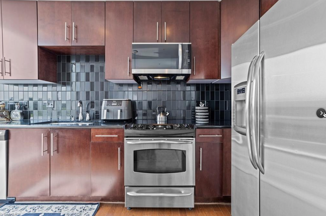 Building Photo - 2-Bedroom Apartment in Center City Greensboro