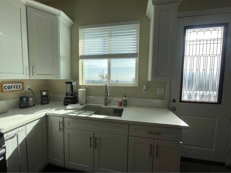 Building Photo - 862 Via Vis Dr N