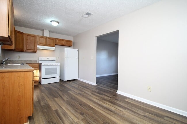Building Photo - Available 8/28 – Updated Gulf Breeze 3BR w...