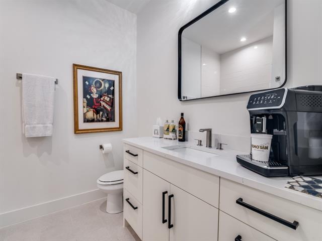 Building Photo - 4200 University Blvd