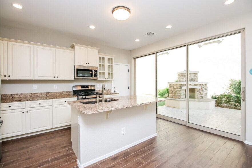Building Photo - 4463 E Remington Dr