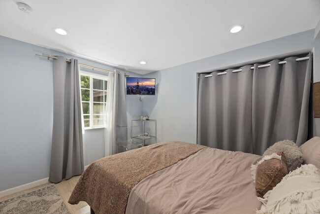 Building Photo - 641 Walther Way