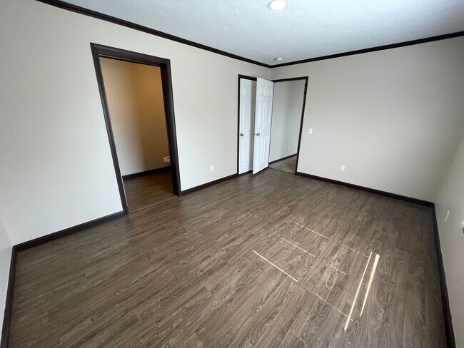 Building Photo - 5 Sparrow Hill Dr