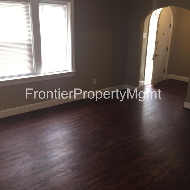 Building Photo - Recently Renovated 2 Bedroom Brick Bungalow!