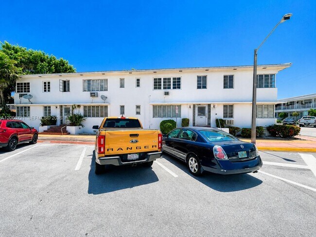 Building Photo - 7407 Byron Ave