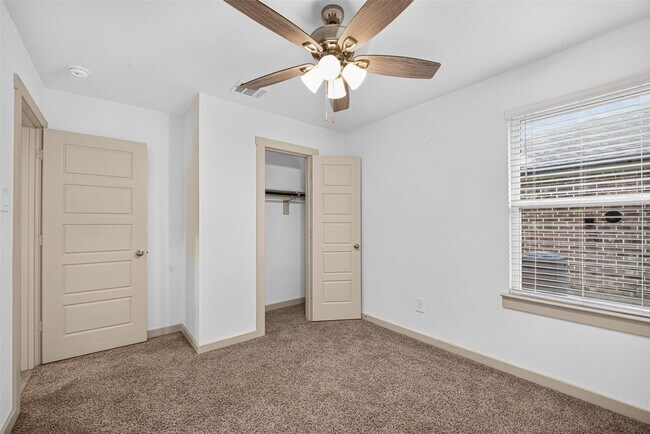 Building Photo - 711 Boer Plns Dr
