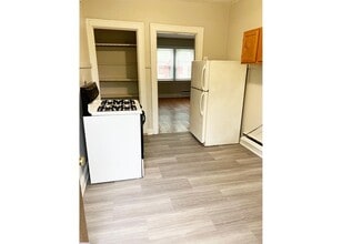 Building Photo - 415 Probasco St