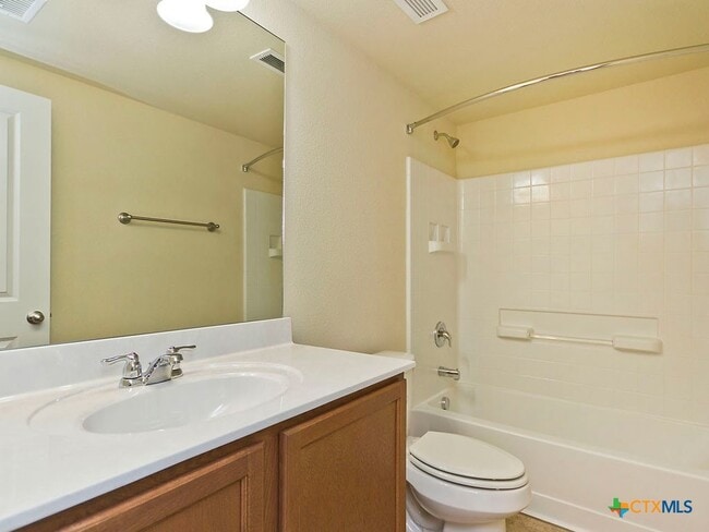 Building Photo - 335 Rachel St