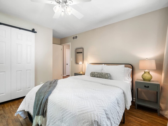 Building Photo - 670 Treeside Dr