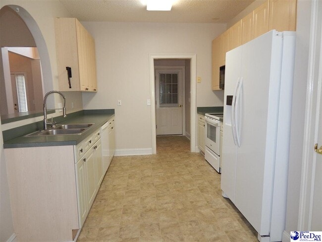 Building Photo - 2109 Elderberry Dr