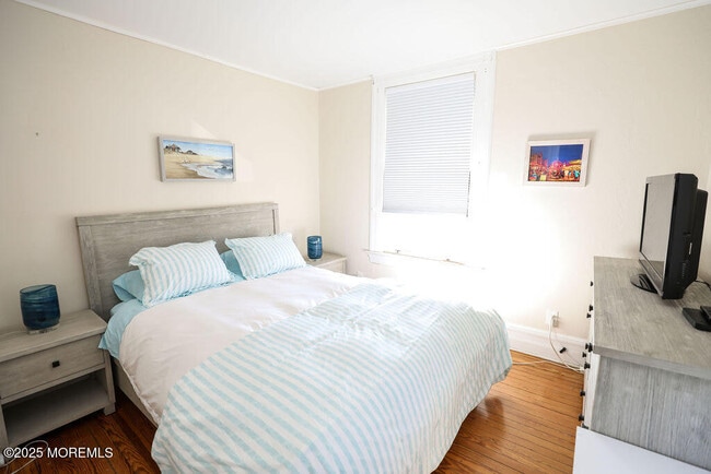 Building Photo - 17 Beach Rd