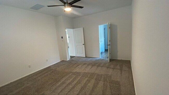 Building Photo - 204 Bronco Billy Dr