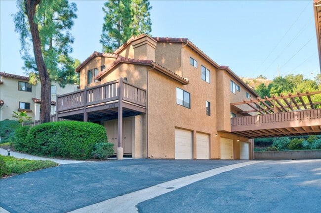 Primary Photo - Beautiful End-Unit Townhome Centraly Located