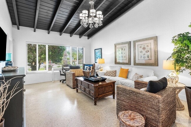 Building Photo - 342 NE 7th Ave