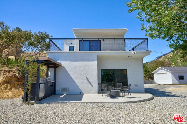 Building Photo - 24641 Piuma Rd