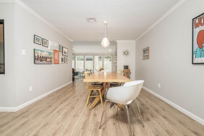 Building Photo - 1550 Wood Lodge Dr