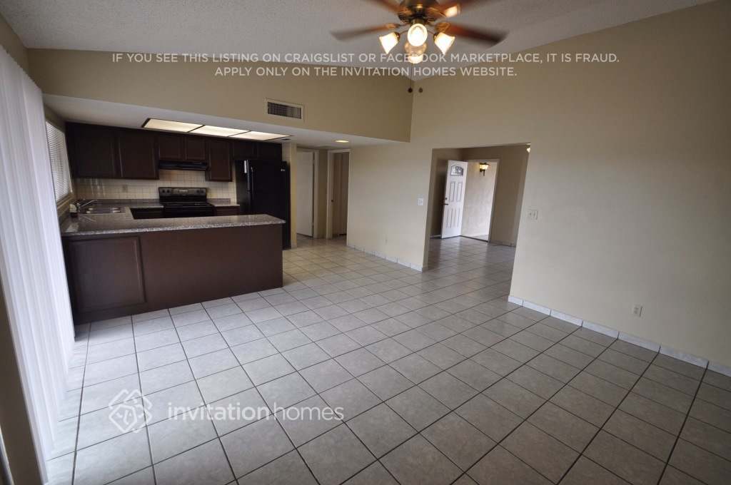 Building Photo - 9503 W Las Palmaritas Dr