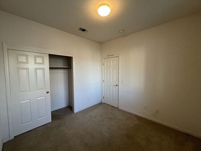 Building Photo - Residential 3 bed 2 bath in Elk grove