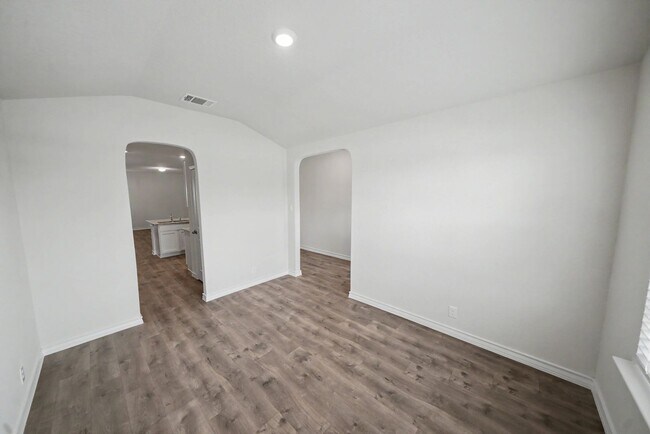 Building Photo - Like-New Cibolo Home with Flexible Living Space - Realtor Commission: $500