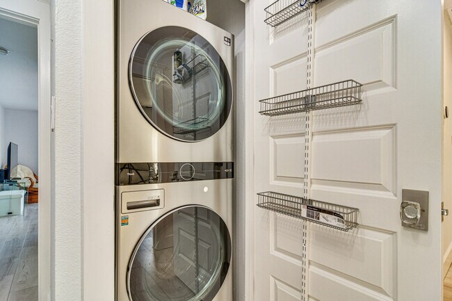 Building Photo - 5172 Coquina Key Dr SE