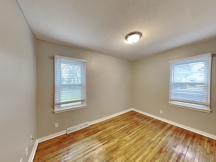 Building Photo - 2090 Hillview Rd