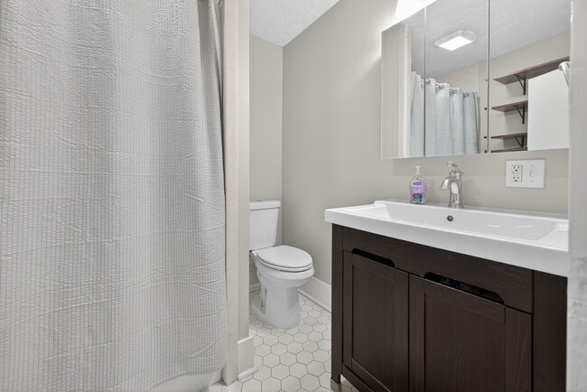 Building Photo - 716 Coit Ave NE